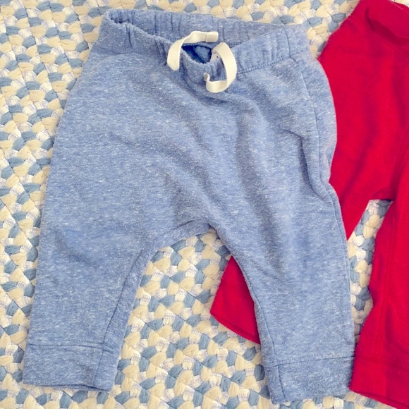 3x Old Navy pants in 6-12mo - Picture 2 of 7